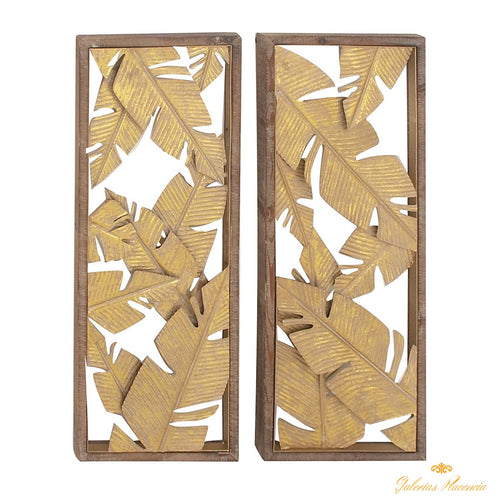 Aplique de pared elaborado en madera y metal dorado.
